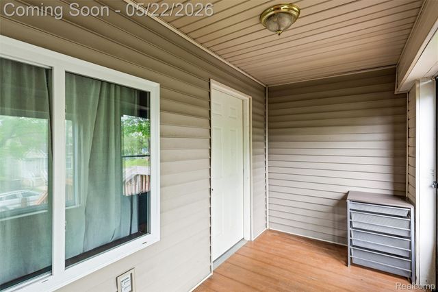 649 Lounsbury Avenue, Pontiac, MI 48340