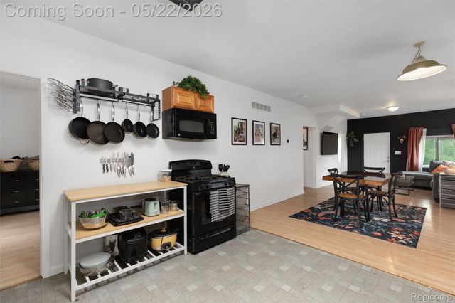 649 Lounsbury Avenue, Pontiac, MI 48340