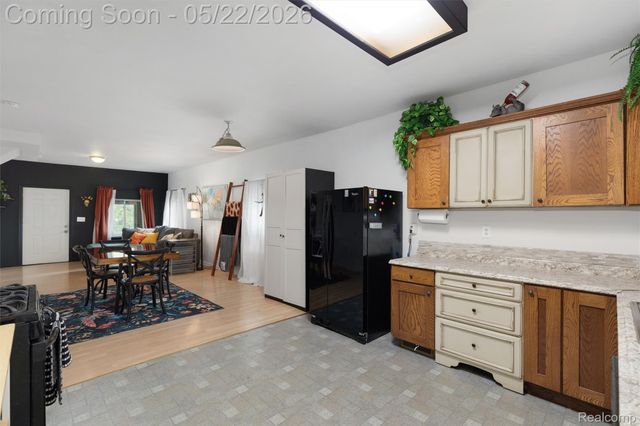 649 Lounsbury Avenue, Pontiac, MI 48340