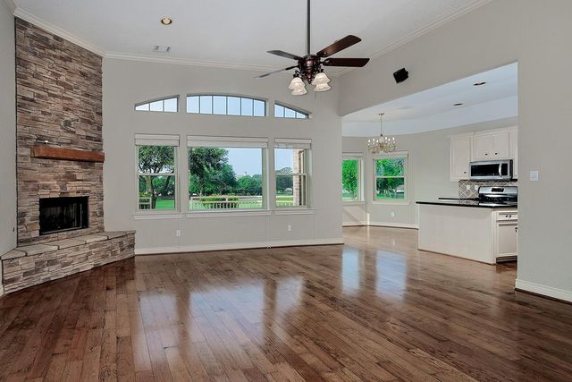 107 Monterrey Road E, Montgomery, TX 77356