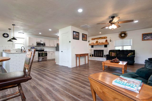 1247 State Highway N, Clever, MO 65631