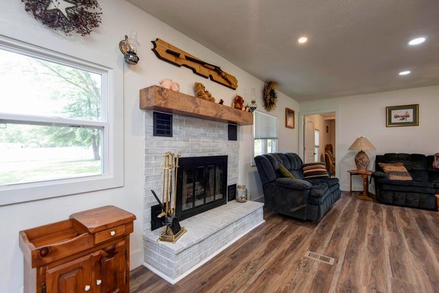 1247 State Highway N, Clever, MO 65631