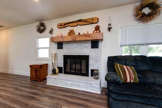 1247 State Highway N, Clever, MO 65631