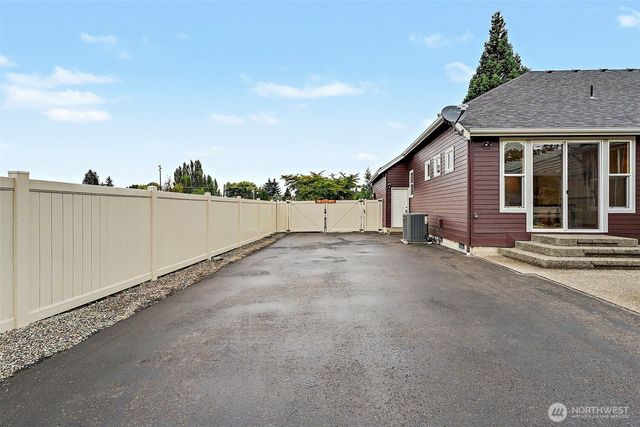1920 12th Avenue SE, Puyallup, WA 98372