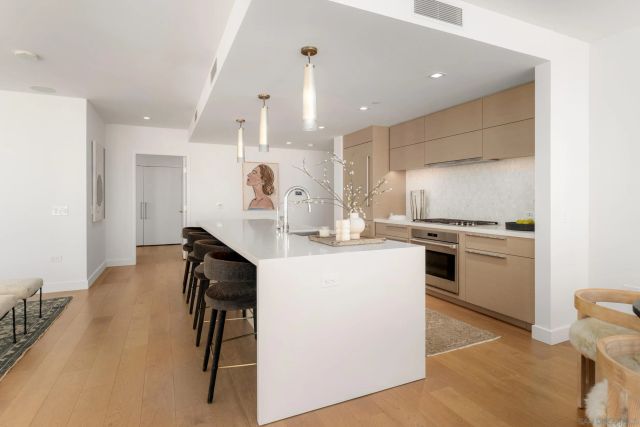 888 W E Street 2105, San Diego, CA 92101