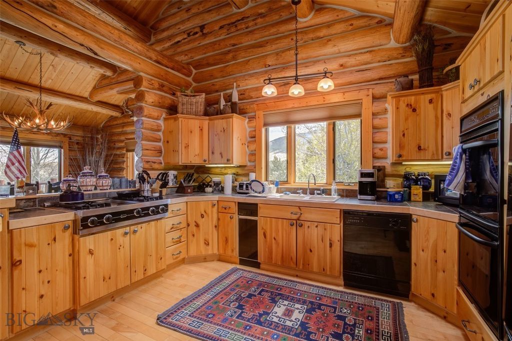 198 Meeteetse Trail Road, Red Lodge, MT 59068 photo 9