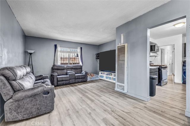 9402 Hickory, Los Angeles, CA 90002