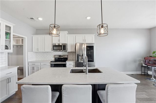 20916 W 190th Place, Spring Hill, KS 66083