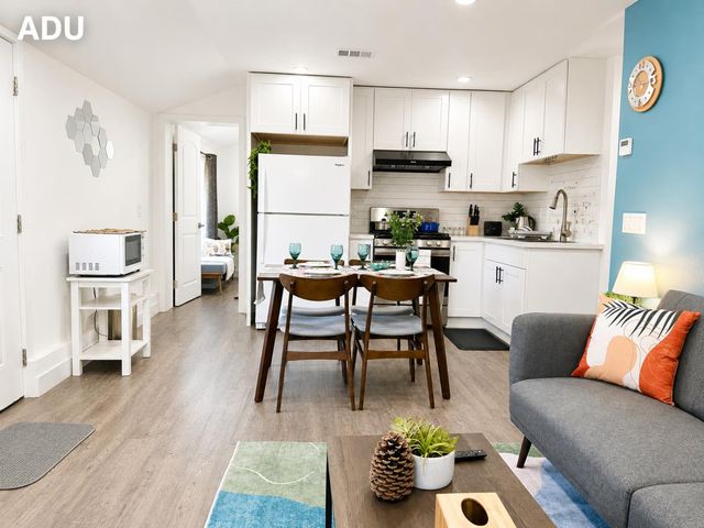 1133 S 9th Street, San Jose, CA 95112
