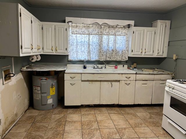 383 D St, Jackson, TN 38301