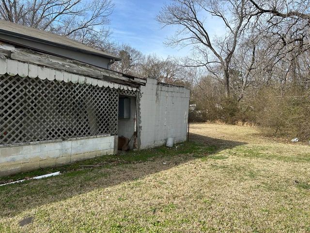 383 D St, Jackson, TN 38301