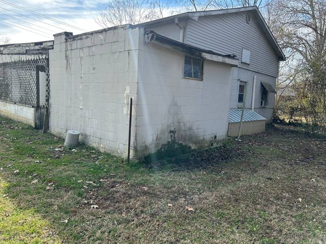 383 D St, Jackson, TN 38301