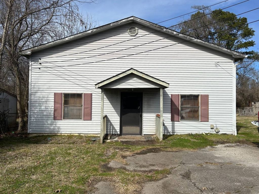 383 D St, Jackson, TN 38301