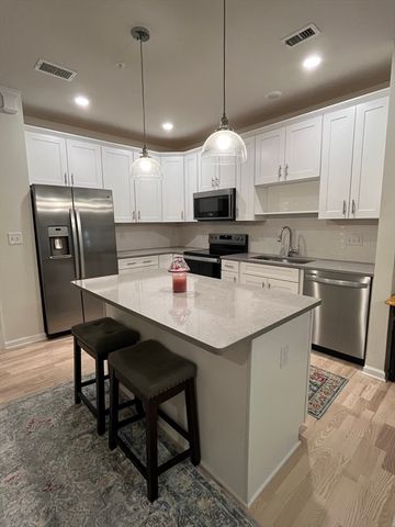 4204 Peters Farm Way 204, Westborough, MA 01581