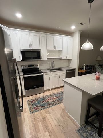 4204 Peters Farm Way 204, Westborough, MA 01581