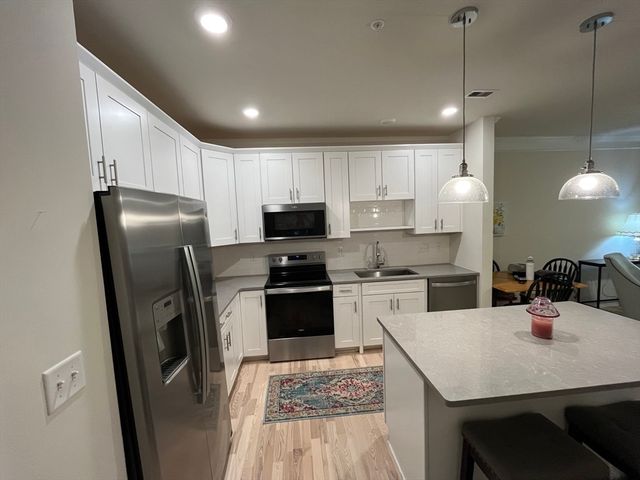 4204 Peters Farm Way 204, Westborough, MA 01581