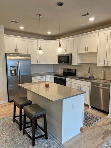 4204 Peters Farm Way 204, Westborough, MA 01581