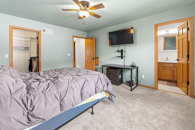 N96W14141 KNOLLCREST CIRCLE, Germantown, WI 53022