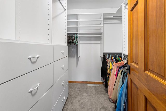 N96W14141 KNOLLCREST CIRCLE, Germantown, WI 53022