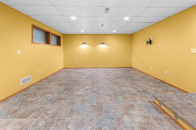 N96W14141 KNOLLCREST CIRCLE, Germantown, WI 53022