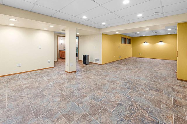 N96W14141 KNOLLCREST CIRCLE, Germantown, WI 53022