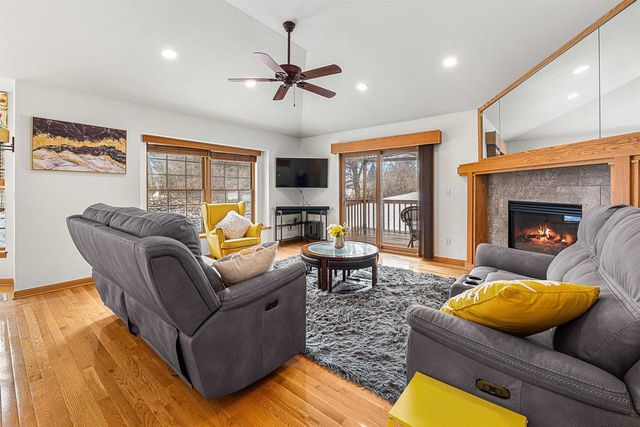 N96W14141 KNOLLCREST CIRCLE, Germantown, WI 53022