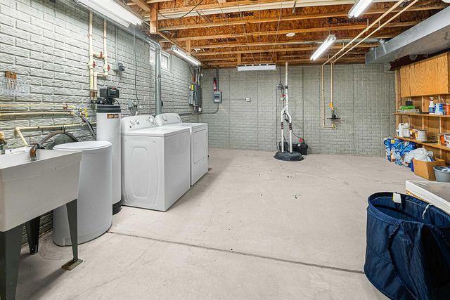 N96W14141 KNOLLCREST CIRCLE, Germantown, WI 53022