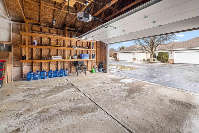 N96W14141 KNOLLCREST CIRCLE, Germantown, WI 53022