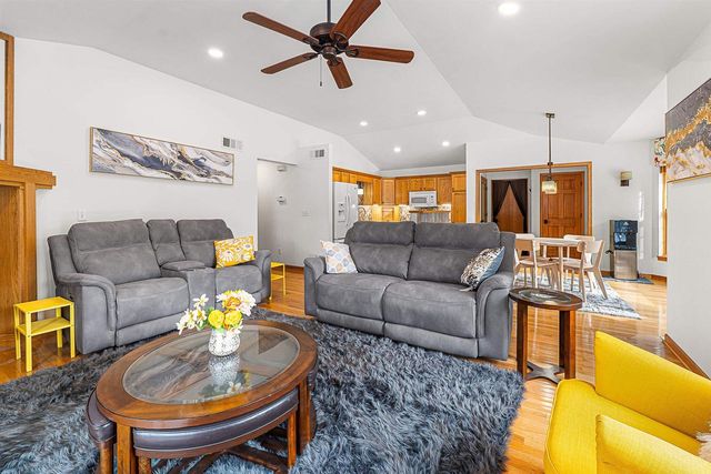 N96W14141 KNOLLCREST CIRCLE, Germantown, WI 53022