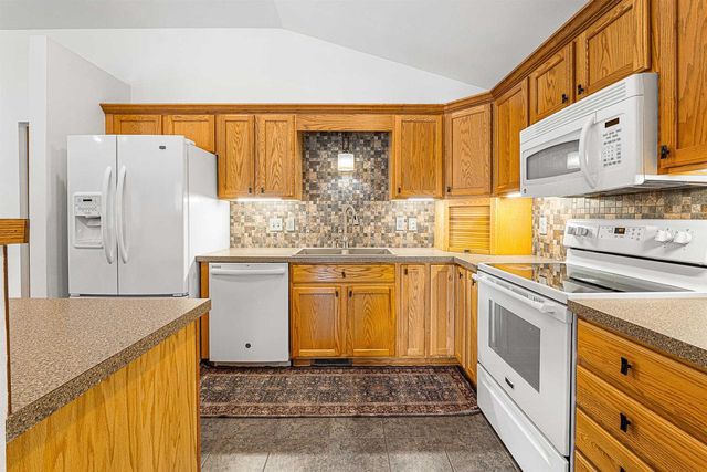 N96W14141 KNOLLCREST CIRCLE, Germantown, WI 53022