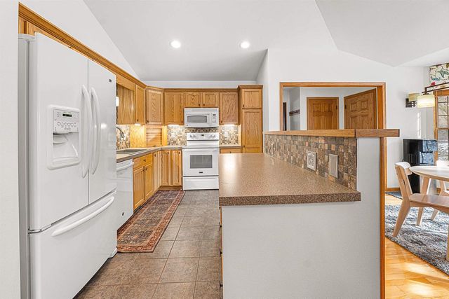 N96W14141 KNOLLCREST CIRCLE, Germantown, WI 53022