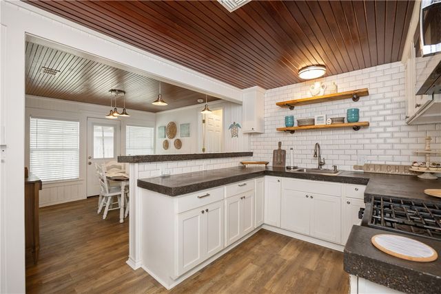 4052 Laguna Shores, Corpus Christi, TX 78418