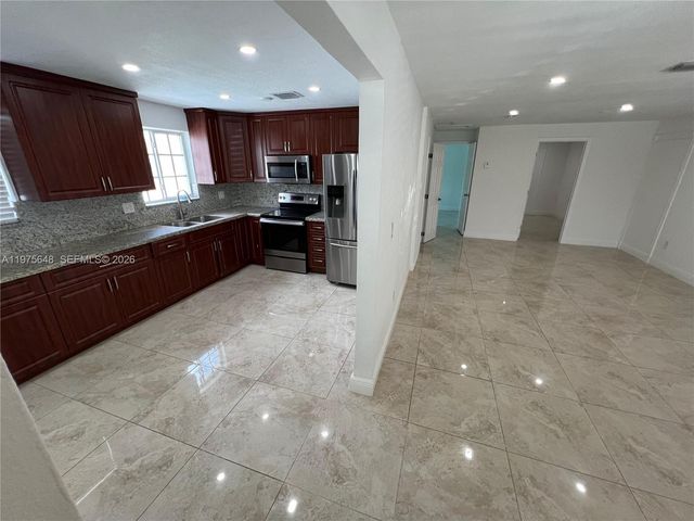 4365 W 1st Avenue, Hialeah, FL 33012
