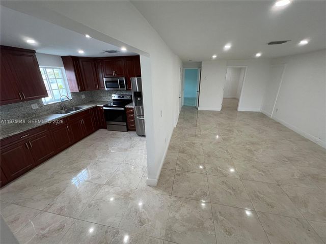 4365 W 1st Avenue, Hialeah, FL 33012