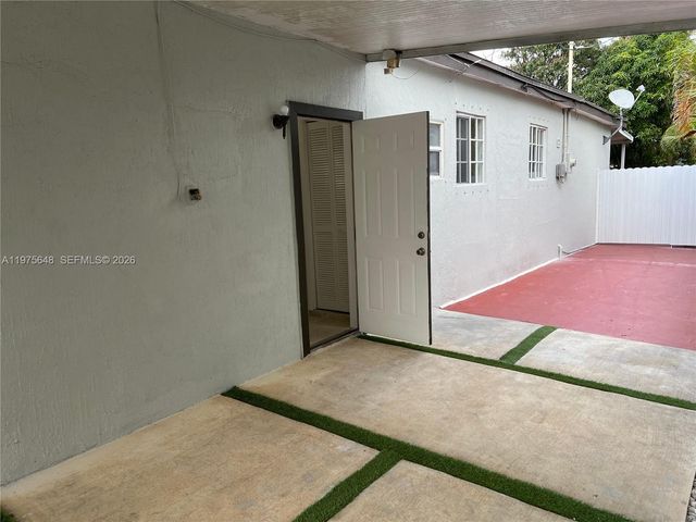 4365 W 1st Avenue, Hialeah, FL 33012