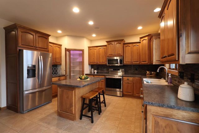 N9106 Hedgerow Drive, Appleton, WI 54915