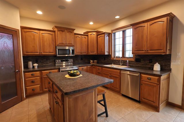 N9106 Hedgerow Drive, Appleton, WI 54915