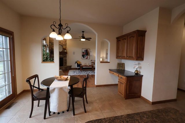 N9106 Hedgerow Drive, Appleton, WI 54915