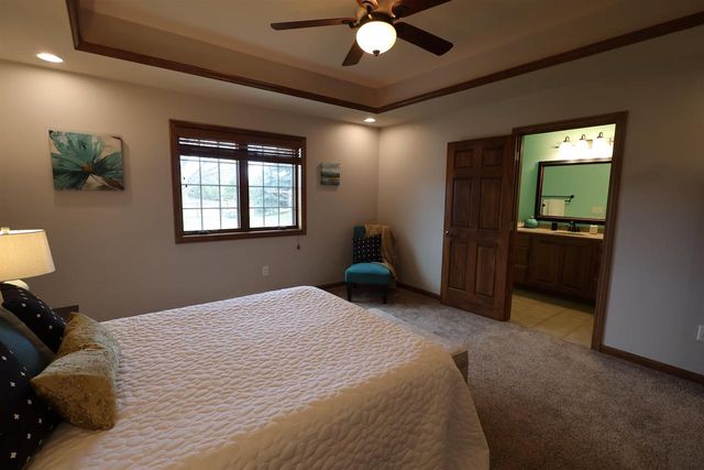 N9106 Hedgerow Drive, Appleton, WI 54915