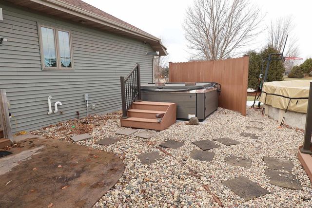 N9106 Hedgerow Drive, Appleton, WI 54915