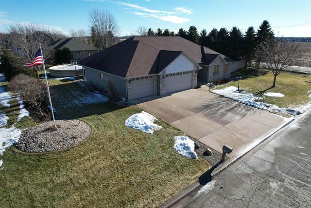 N9106 Hedgerow Drive, Appleton, WI 54915