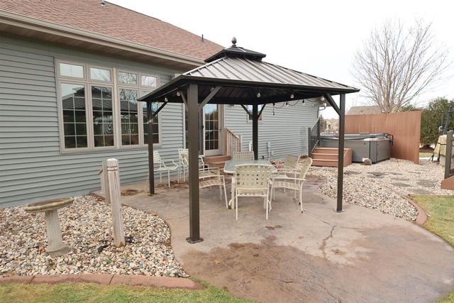 N9106 Hedgerow Drive, Appleton, WI 54915