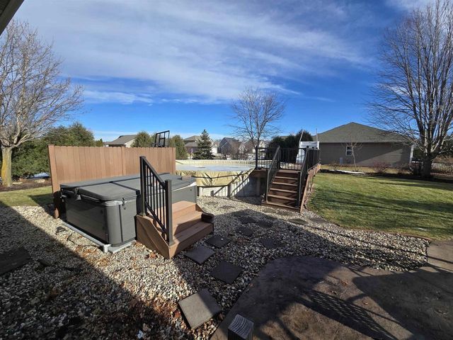 N9106 Hedgerow Drive, Appleton, WI 54915