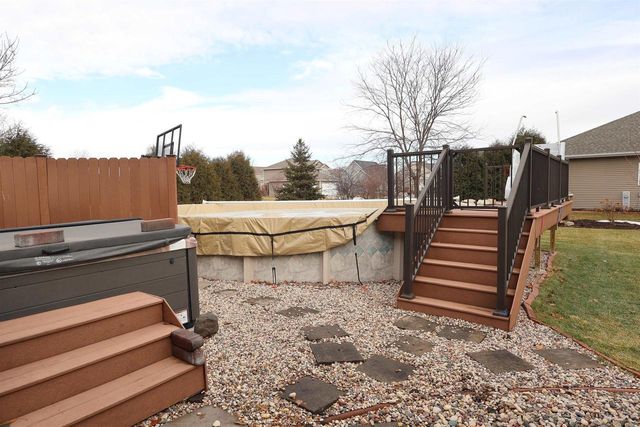 N9106 Hedgerow Drive, Appleton, WI 54915