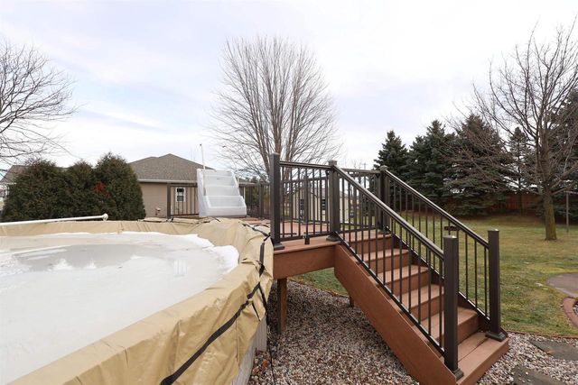 N9106 Hedgerow Drive, Appleton, WI 54915