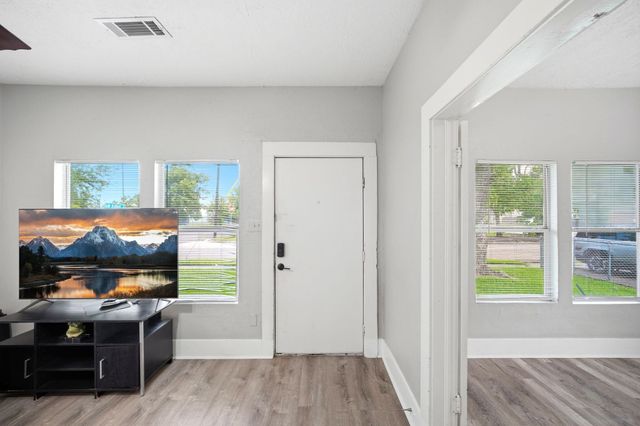 204 W Murrill Street, Baytown, TX 77520