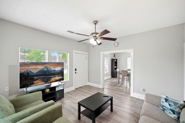 204 W Murrill Street, Baytown, TX 77520