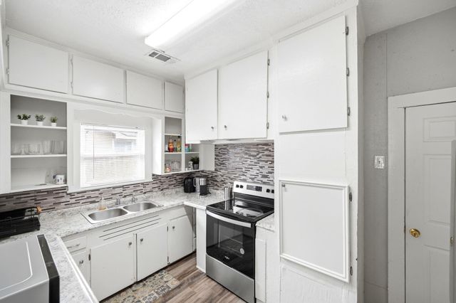 204 W Murrill Street, Baytown, TX 77520