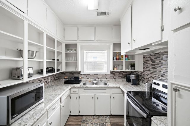 204 W Murrill Street, Baytown, TX 77520