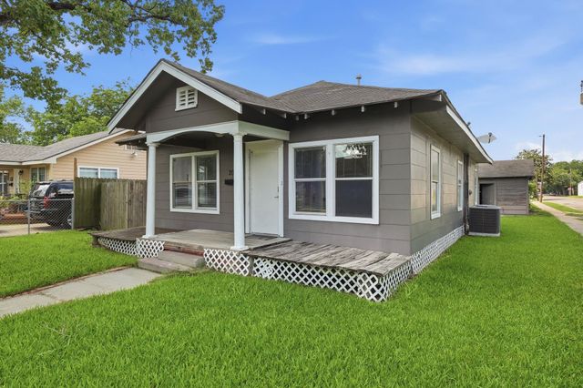 204 W Murrill Street, Baytown, TX 77520